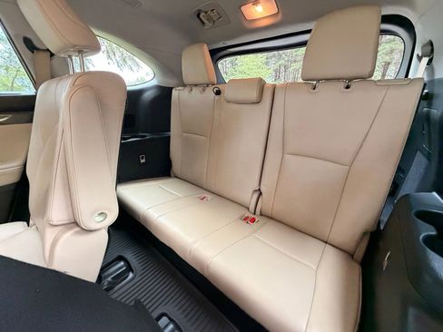 Used 2022 Toyota Highlander Limited FWD image 16