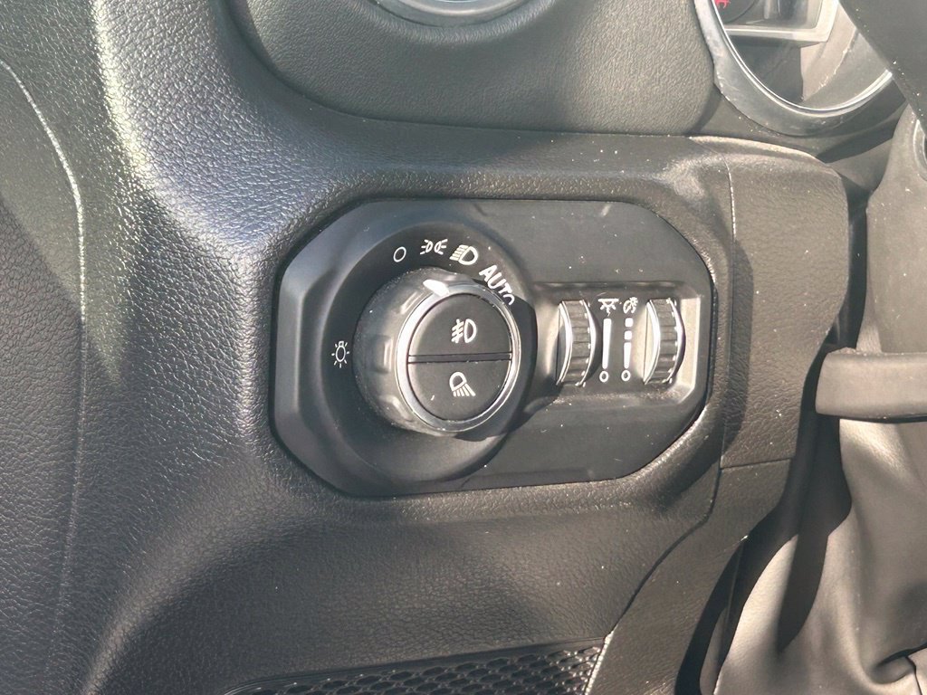 Used 2022 Jeep Gladiator Overland w/ Popular Equipment Package AWD/4WD image 33