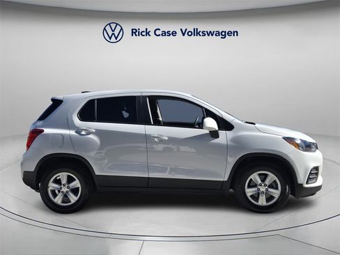 Used 2020 Chevrolet Trax LS image 3