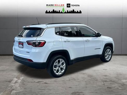 Used 2025 Jeep Compass Latitude AWD/4WD image 5