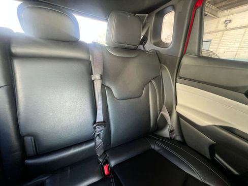 Used 2025 Jeep Compass Limited image 37