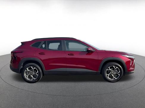 Used 2025 Chevrolet Trax LT w/ LT Convenience Package FWD image 15