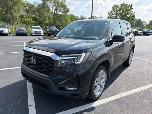 Used 2025 Honda Passport EX-L image 2