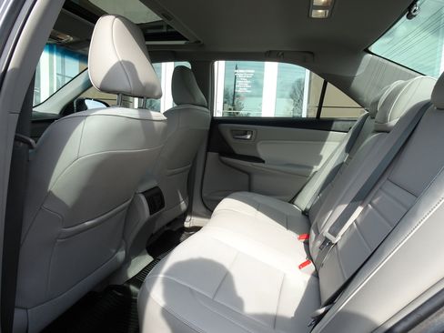 Used 2016 Toyota Camry XLE w/ Moonroof Package image 15