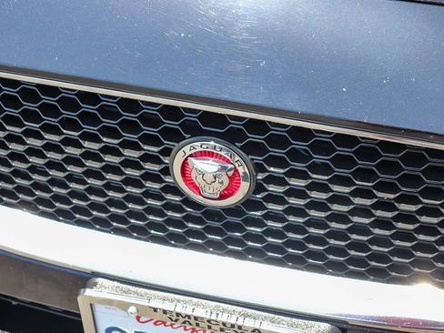 Used 2018 Jaguar XE RWD image 13