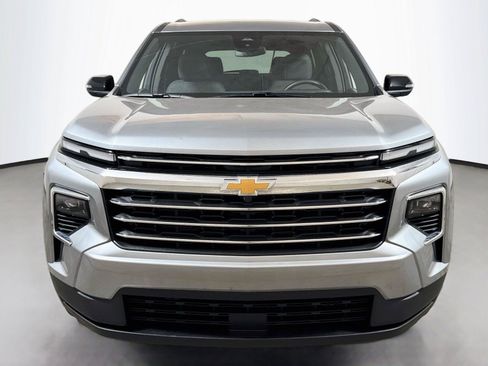 Certified 2026 Chevrolet Traverse LT FWD image 2