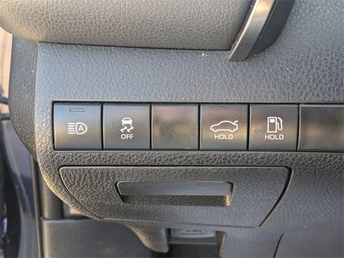 Used 2022 Toyota Camry SE image 16