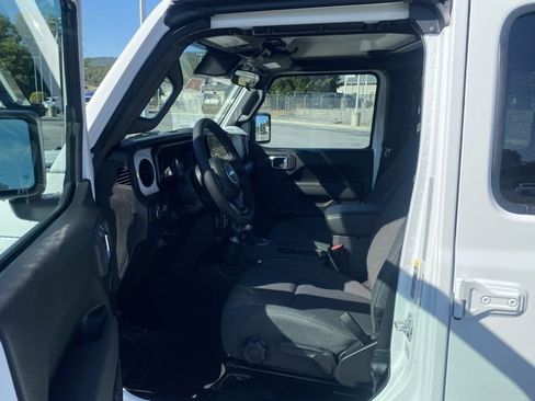 New 2025 Jeep Gladiator Willys image 15