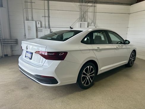 Used 2024 Volkswagen Jetta Sport FWD image 9
