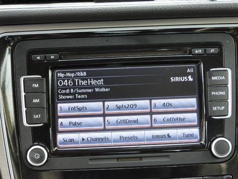 Used 2014 Volkswagen Passat 1.8T SE image 32