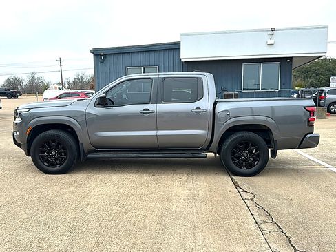 Used 2023 Nissan Frontier SV w/ Midnight Edition Package image 5