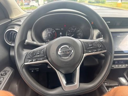Used 2021 Nissan Kicks SV FWD image 17