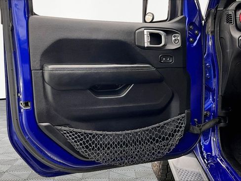 Used 2018 Jeep Wrangler Unlimited Sahara AWD/4WD image 23