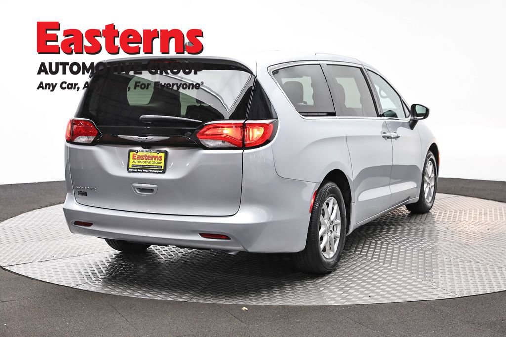 Used 2023 Chrysler Voyager LX FWD image 6
