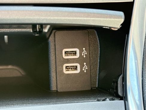 Used 2016 Ford Edge Titanium w/ Technology Package image 39