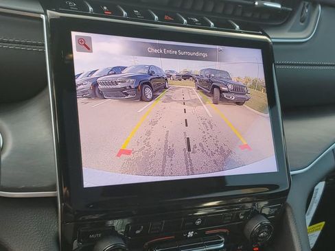 New 2025 Jeep Grand Cherokee Limited w/ Black Appearance Package image 11