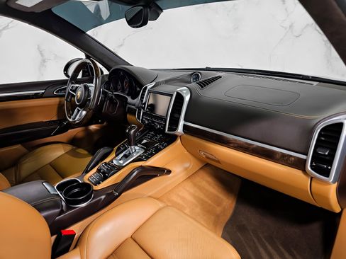 Used 2016 Porsche Cayenne GTS image 19