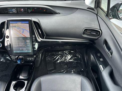 Used 2017 Toyota Prius Prime Premium image 29