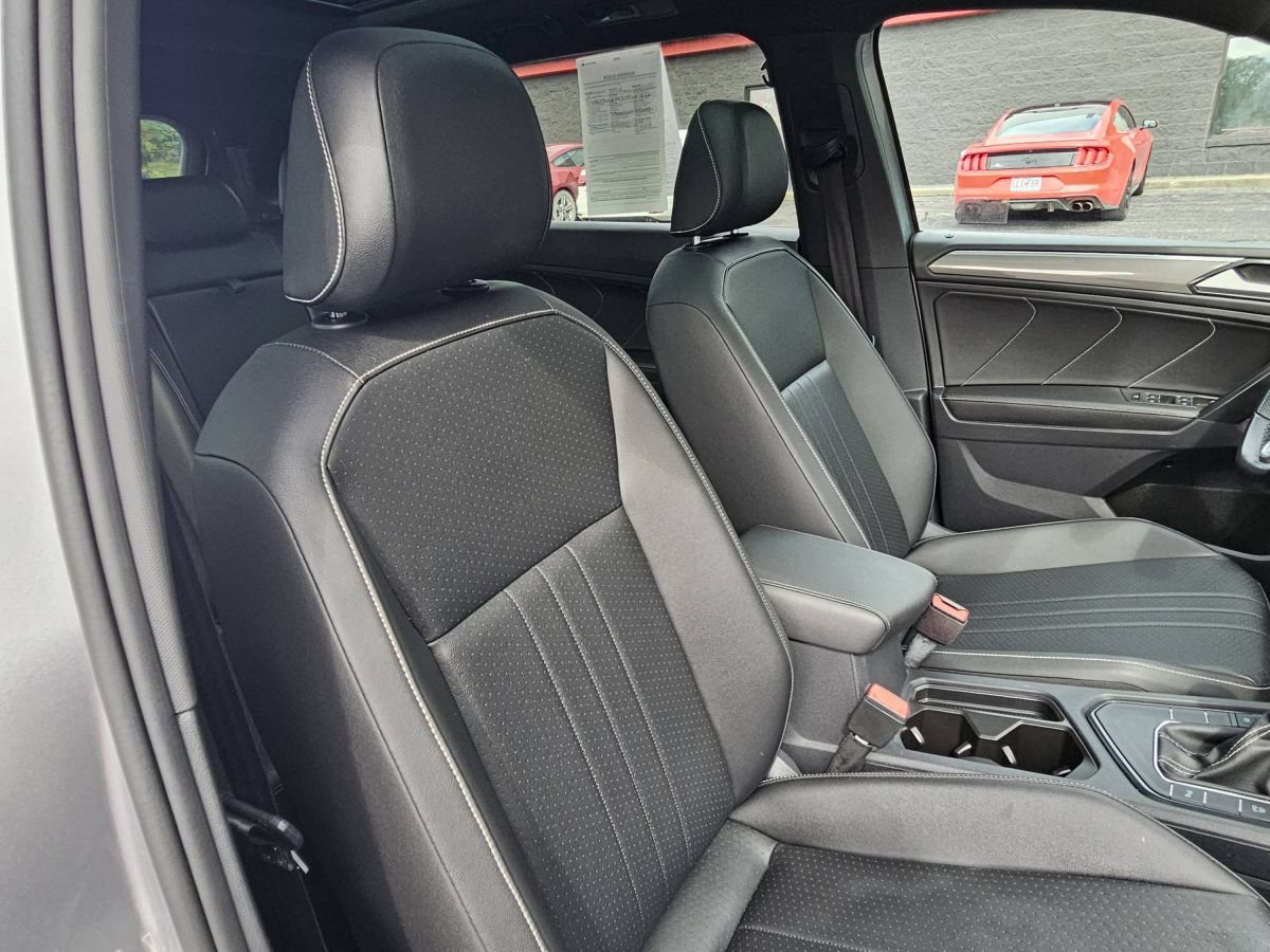 Used 2023 Volkswagen Tiguan SE R-Line FWD image 10