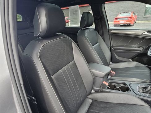 Used 2023 Volkswagen Tiguan SE R-Line FWD image 10
