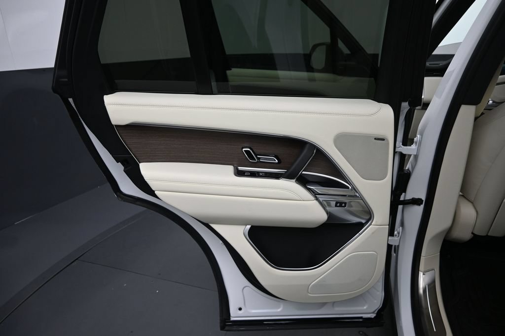 New 2026 Land Rover Range Rover SE AWD/4WD image 17