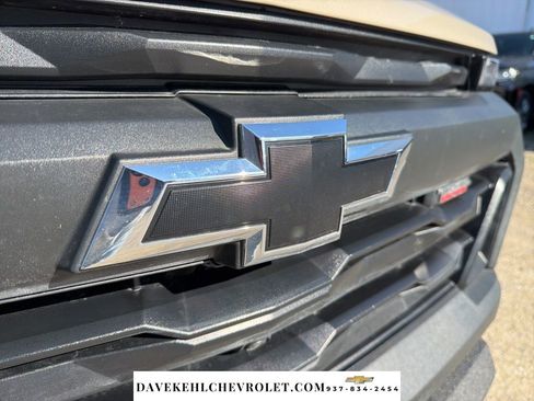 Used 2024 Chevrolet Colorado Trail Boss w/ Technology Package image 30