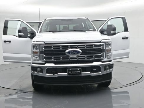 New 2026 Ford F250 XLT w/ FX4 Off-Road Package AWD/4WD image 35