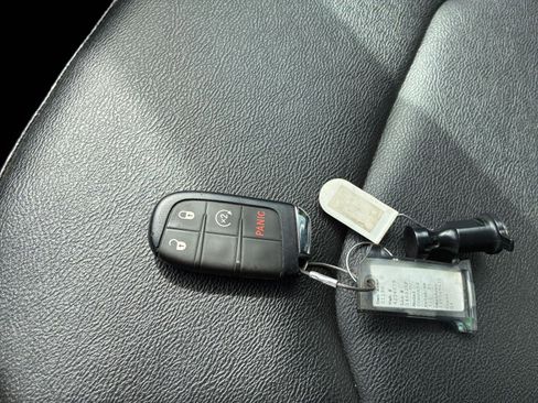 Used 2025 Jeep Compass Limited image 21