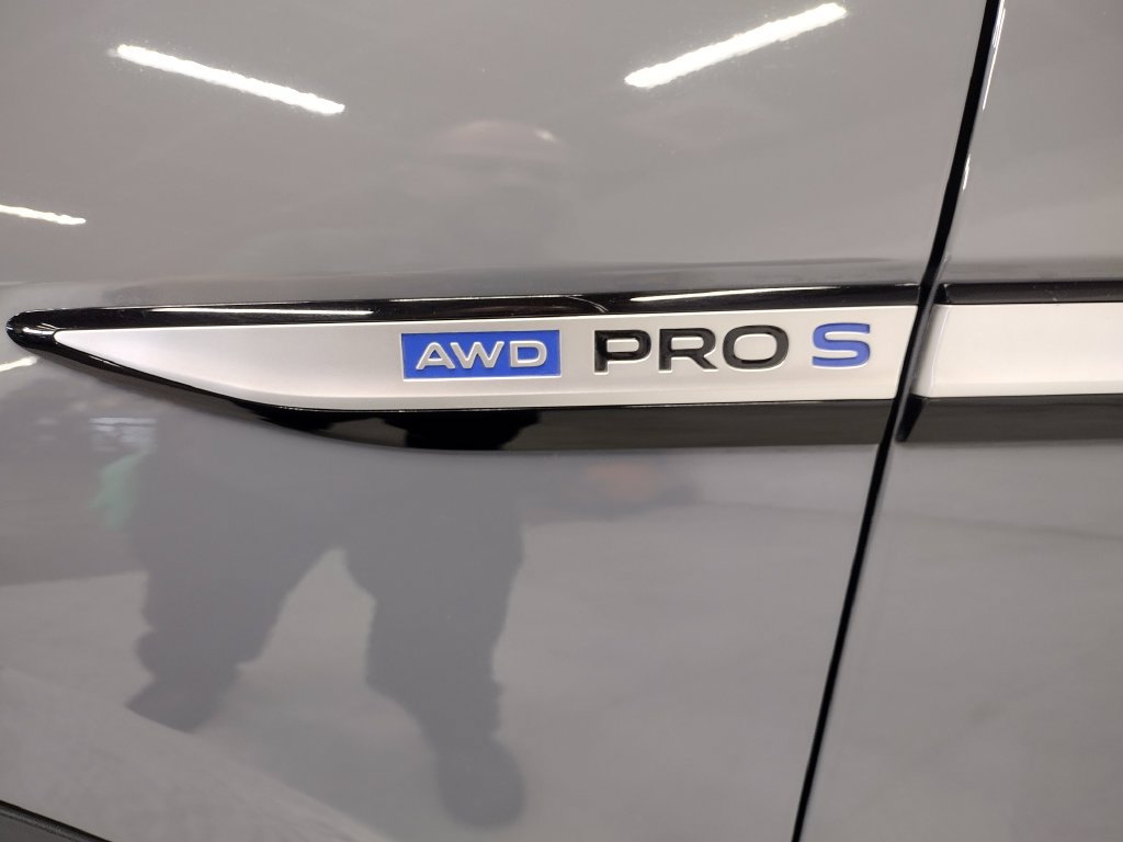 Used 2023 Volkswagen ID.4 Pro S AWD/4WD image 6