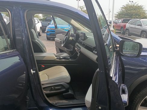 Used 2023 Honda Pilot Touring image 16