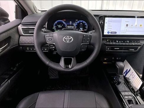 Used 2025 Toyota Camry XLE w/ Premium Plus Package image 5