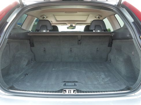 Used 2015 Volvo XC60 T6 w/ Proximity Package AWD/4WD image 18