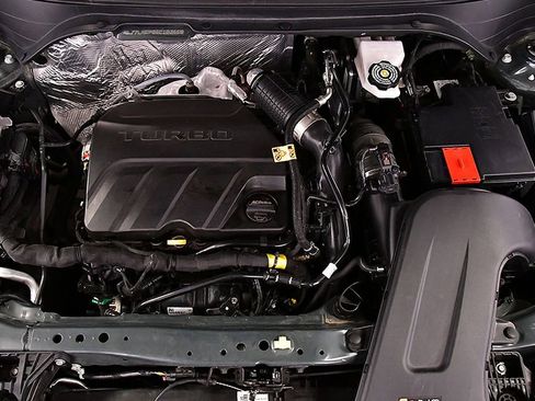 Used 2025 Chevrolet Trax LT w/ Driver Confidence Package image 32