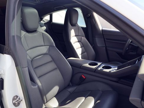 Certified 2022 Porsche Taycan image 23