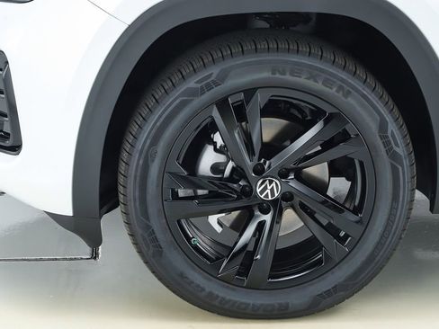 New 2026 Volkswagen Atlas Cross Sport SEL R-Line image 43