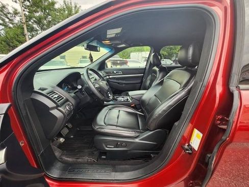 Used 2019 Ford Explorer XLT w/ Equipment Group 202A AWD/4WD image 10