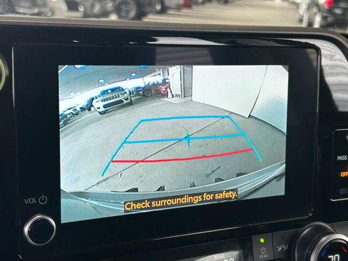 Used 2023 Toyota Highlander L image 18