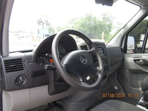 Used 2018 Mercedes-Benz Sprinter 2500 image 14