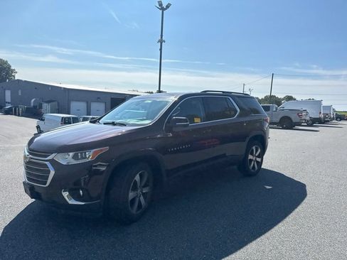 Used 2021 Chevrolet Traverse LT w/ LT Premium Package AWD/4WD image 3