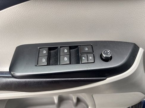 Used 2016 Toyota Highlander XLE FWD image 18