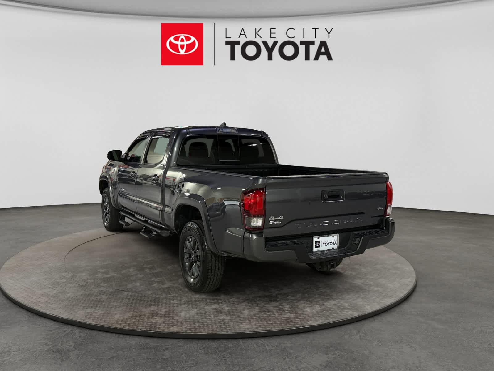 Used 2023 Toyota Tacoma SR5 w/ Technology Package AWD/4WD image 5