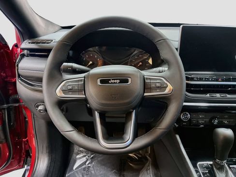 Used 2026 Jeep Compass Latitude AWD/4WD image 11