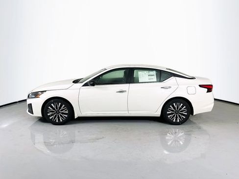 New 2025 Nissan Altima 2.5 SV image 4