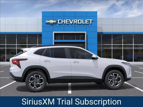 New 2026 Chevrolet Trax LT w/ LT Convenience Package FWD image 5