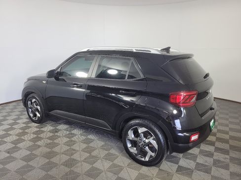 Used 2021 Hyundai Venue SEL w/ Premium Package FWD image 3