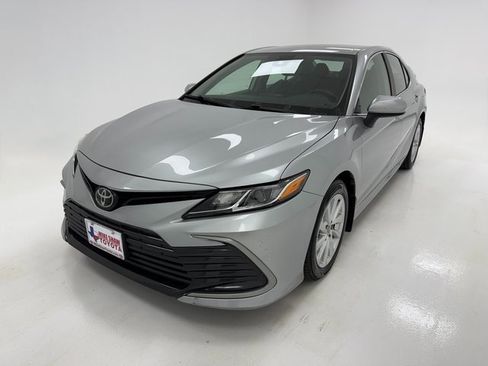 Used 2023 Toyota Camry LE image 4