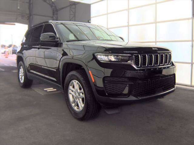 Certified 2025 Jeep Grand Cherokee Laredo RWD image 33