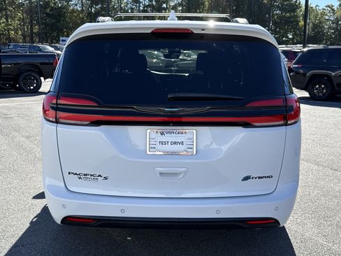 Used 2021 Chrysler Pacifica Touring-L w/ Uconnect Theater Family Group image 7