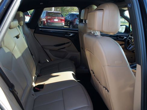 Used 2021 Porsche Macan S image 19