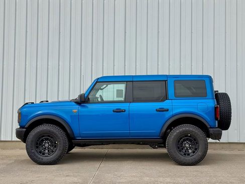 New 2026 Ford Bronco Badlands w/ Sasquatch Package image 3